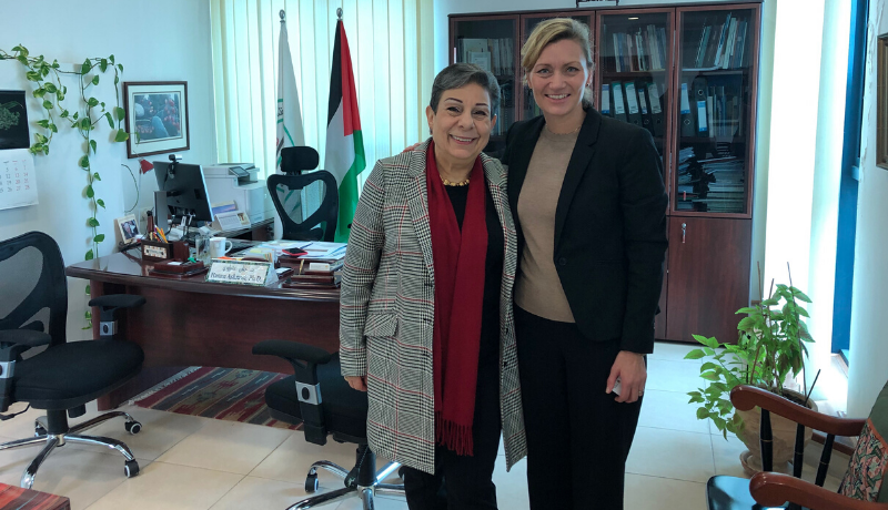   عشراوي تبحث مع مسؤولة سويدية واقع المرأة الفلسطينية وسبل تطوير التعاون المشترك

